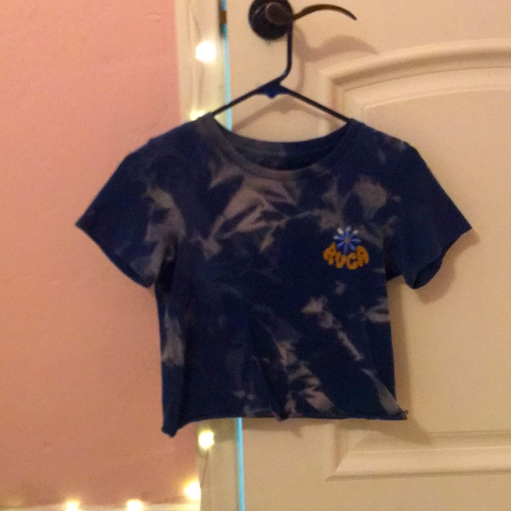 RVCA BLEACHED EMBROIDERED CROPPED TEE🤩🤩